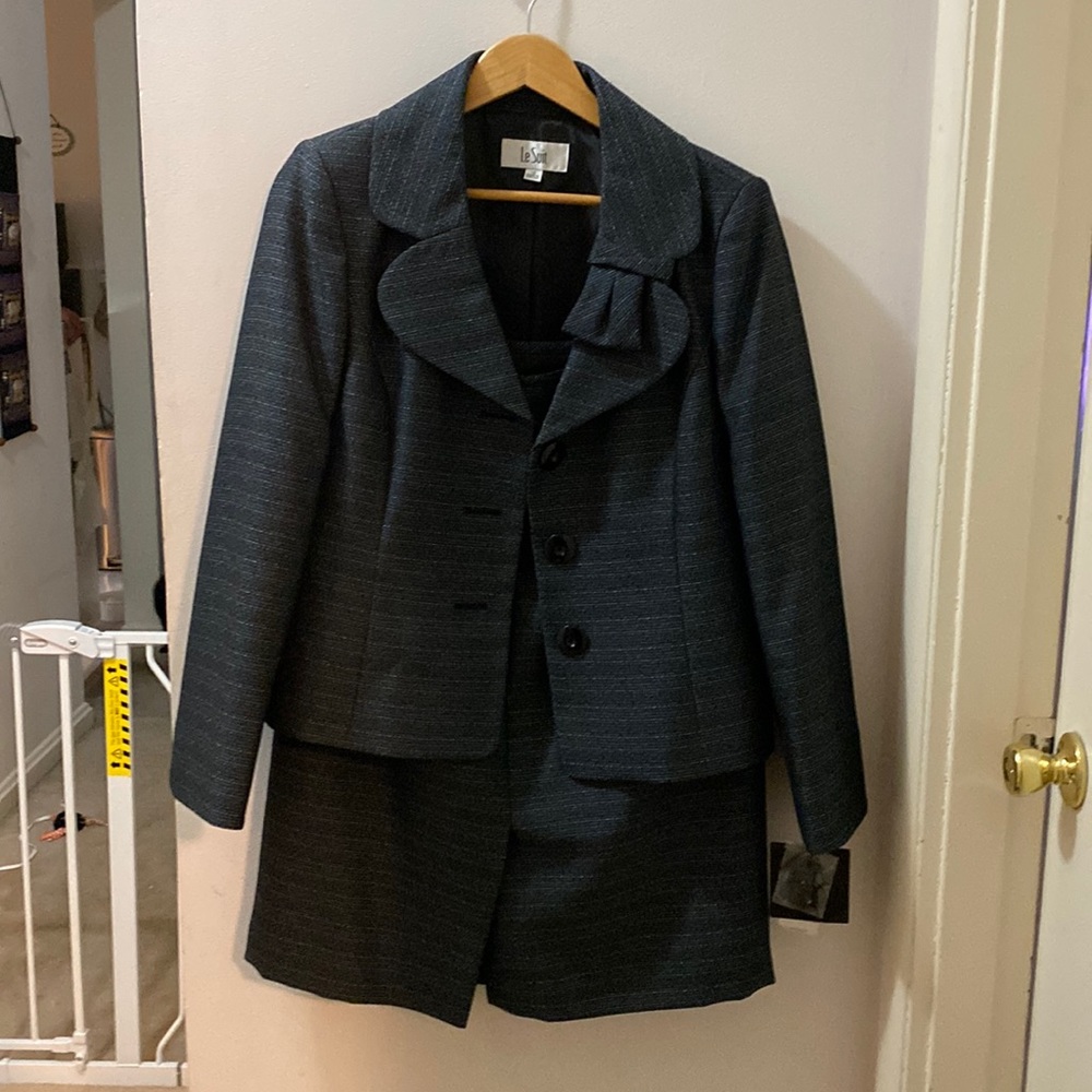 Navy 2 piece suit NWT